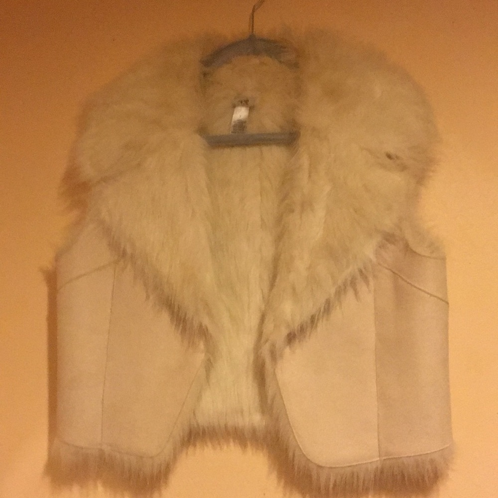 Cache faux fur vest
